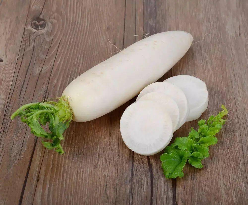 daikon radish and daikon radish slice