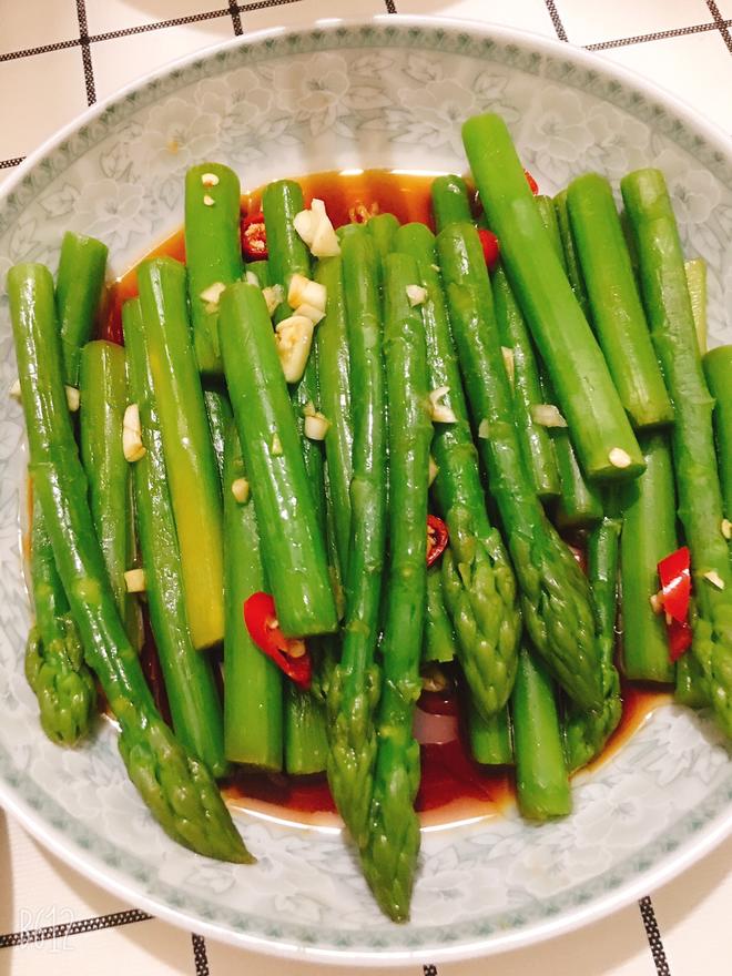 Boiled asparagus 