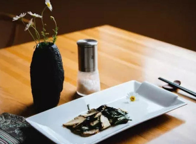 Dandelion and Matsutake Mushroom Stir-fry