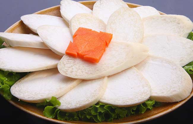 King oyster mushroom slices and 1 carrot slice