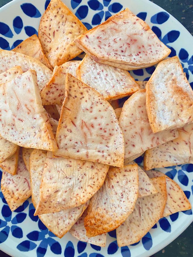 Roasted taro chips in a blue plate