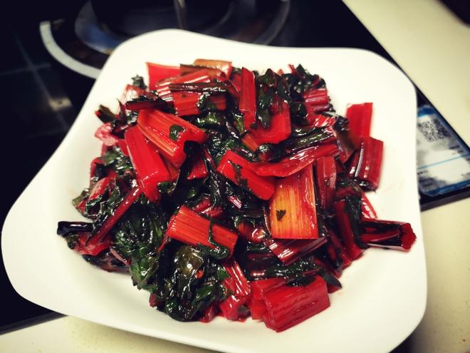 Spicy Stir-Fried Beet Greens