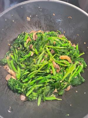 Stir-Fried Broccoli Rabe with Oyster Mushrooms