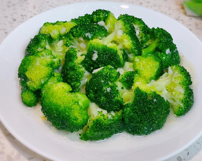  Stir-Fried Broccoli with Garlic