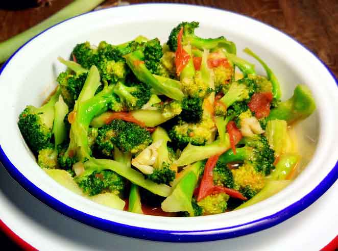 Stir-Fried Broccoli with Tomato