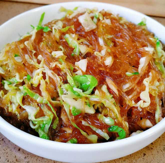  Stir-Fried Cabbage with Rice Vermicelli