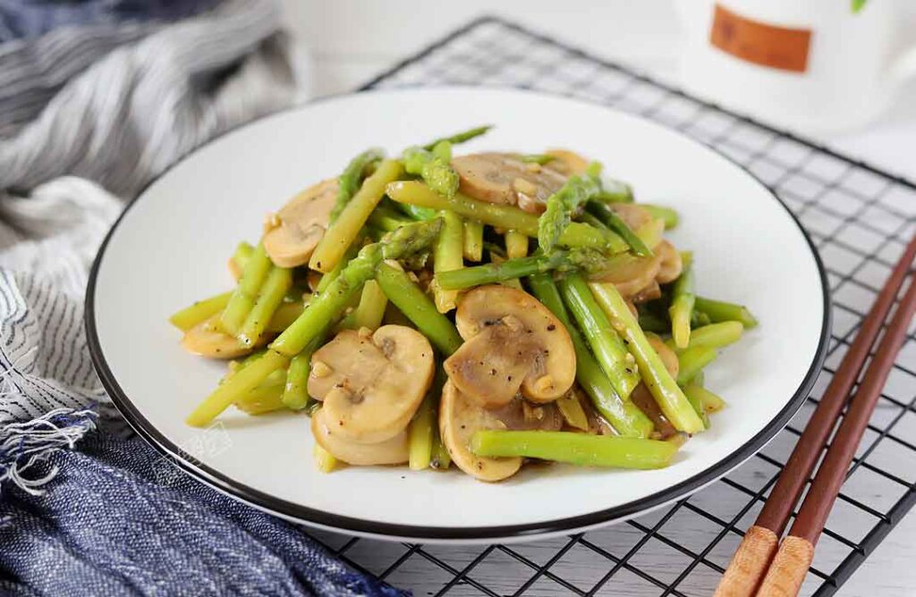 Stir fried Asparagus with White Mushroom