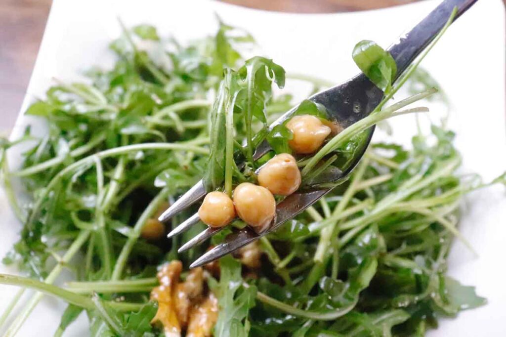 chickpea arugula salad