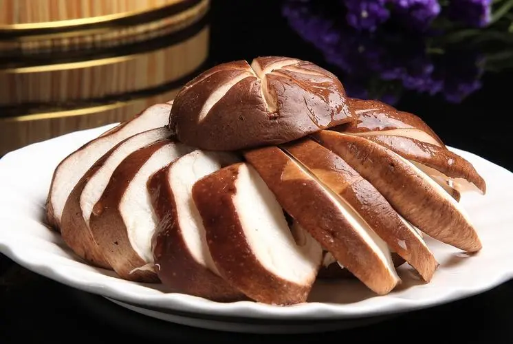 some shiitake mushroom slices on a plate 