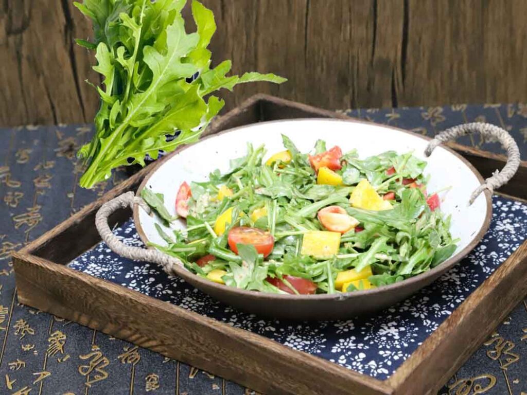 tomato arugula salad