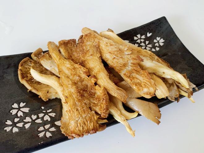 some Air fried oyster mushrooms on a black plate