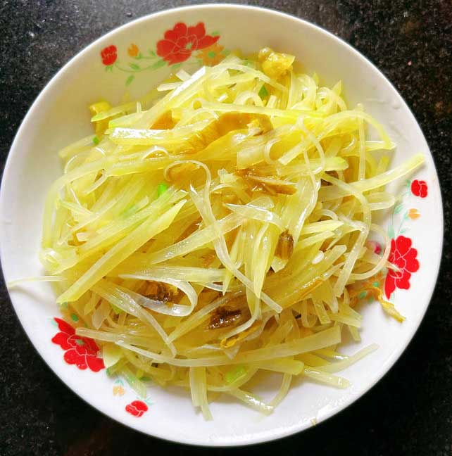 Sauerkraut Stir-Fried Potato Strips