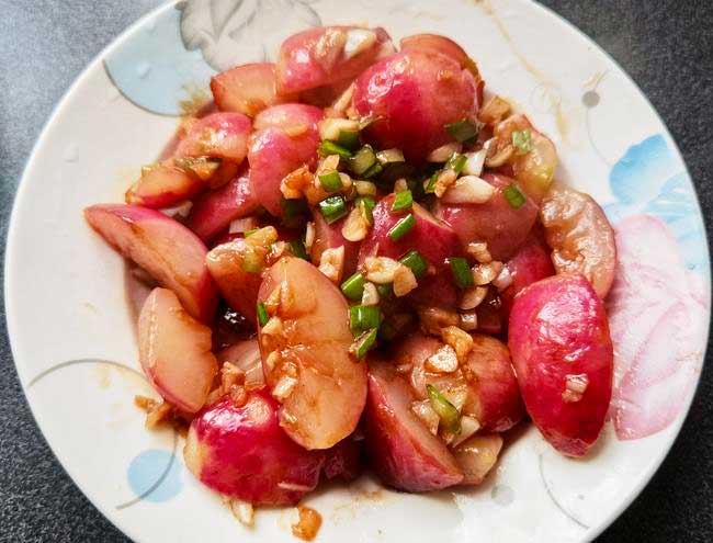  Stir-Fried Cherry Radishes