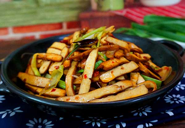 Stir-Fried Dried Tofu with Leeks