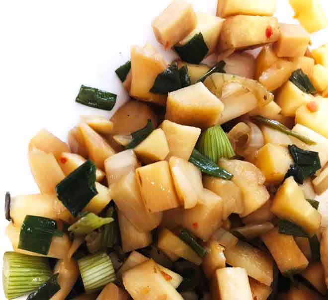 Stir-Fried White Asparagus with Parsnip